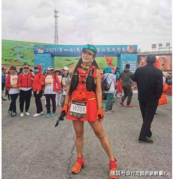 女子爬山被蚂蝗攻击,一次惊心动魄的自然体验 女子爬山被蚂蝗攻击,一次惊心动魄的自然体验